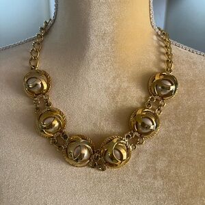 Vintage, gold tone necklace with extender.